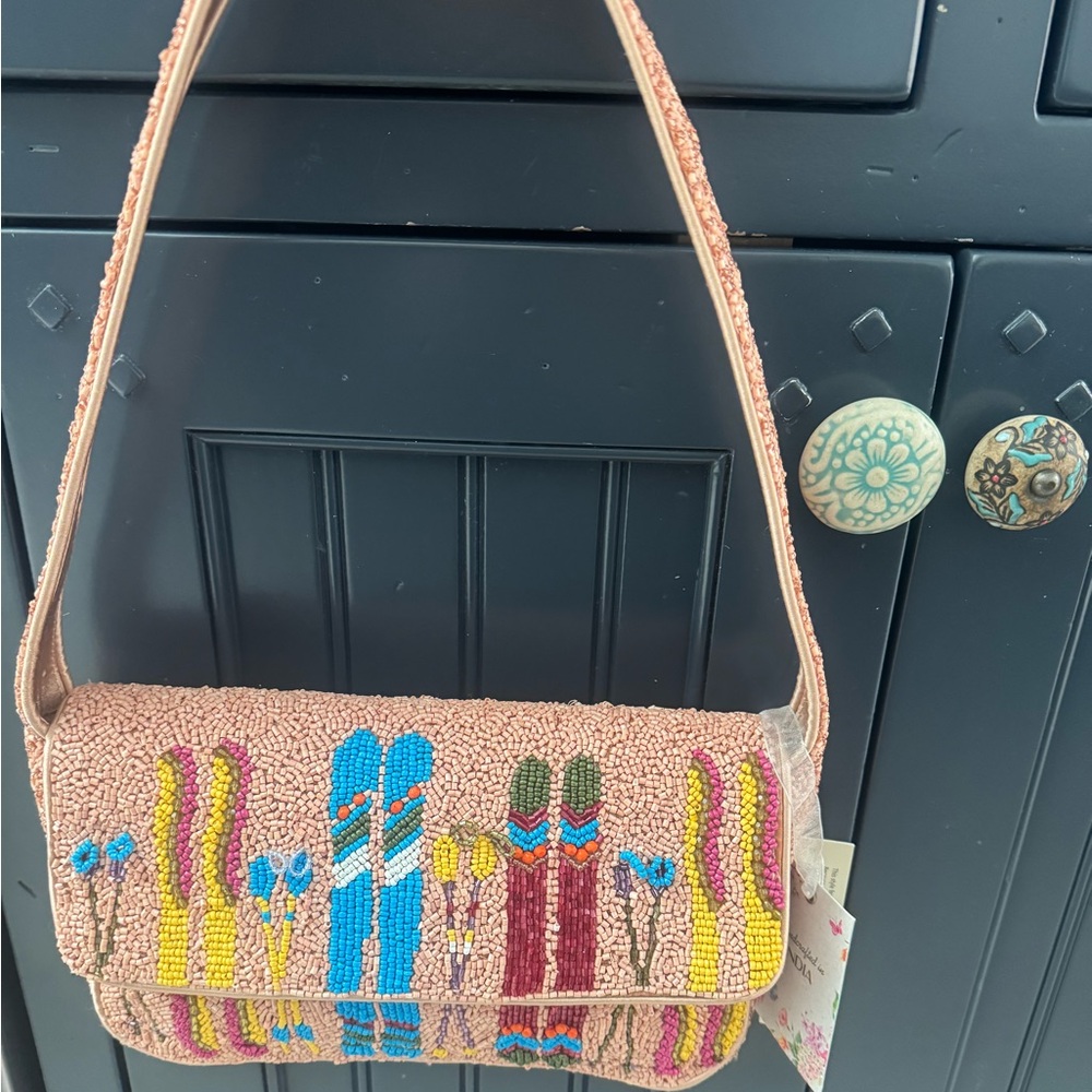 Beaded Shoulder Bag “skis” beautiful and fun! Fully lined-see pics for details⛷️